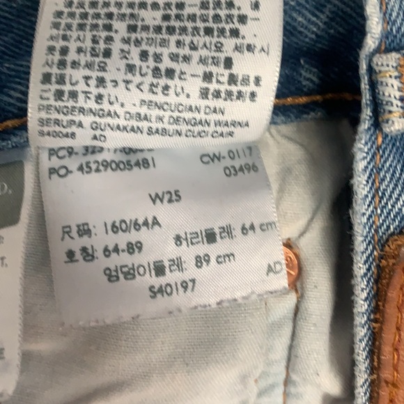 Vintage Levi shorts - Picture 3 of 3